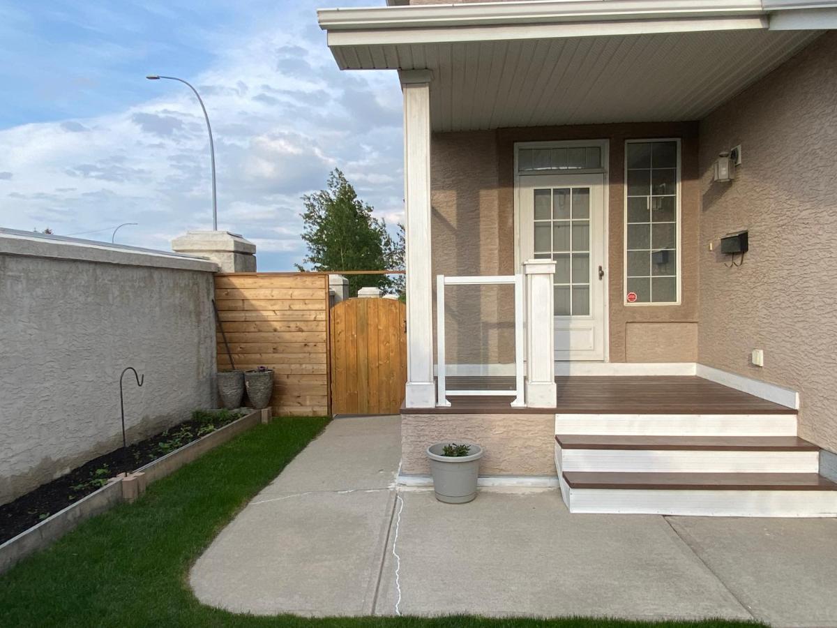 Ming'S Homestay Calgary Exterior photo